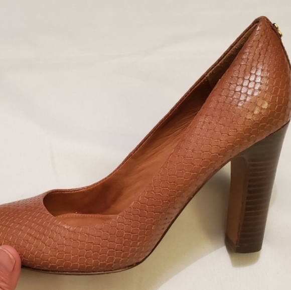 Coach reptile print with classic signature "C" signature logo. - Picture 2 of 6